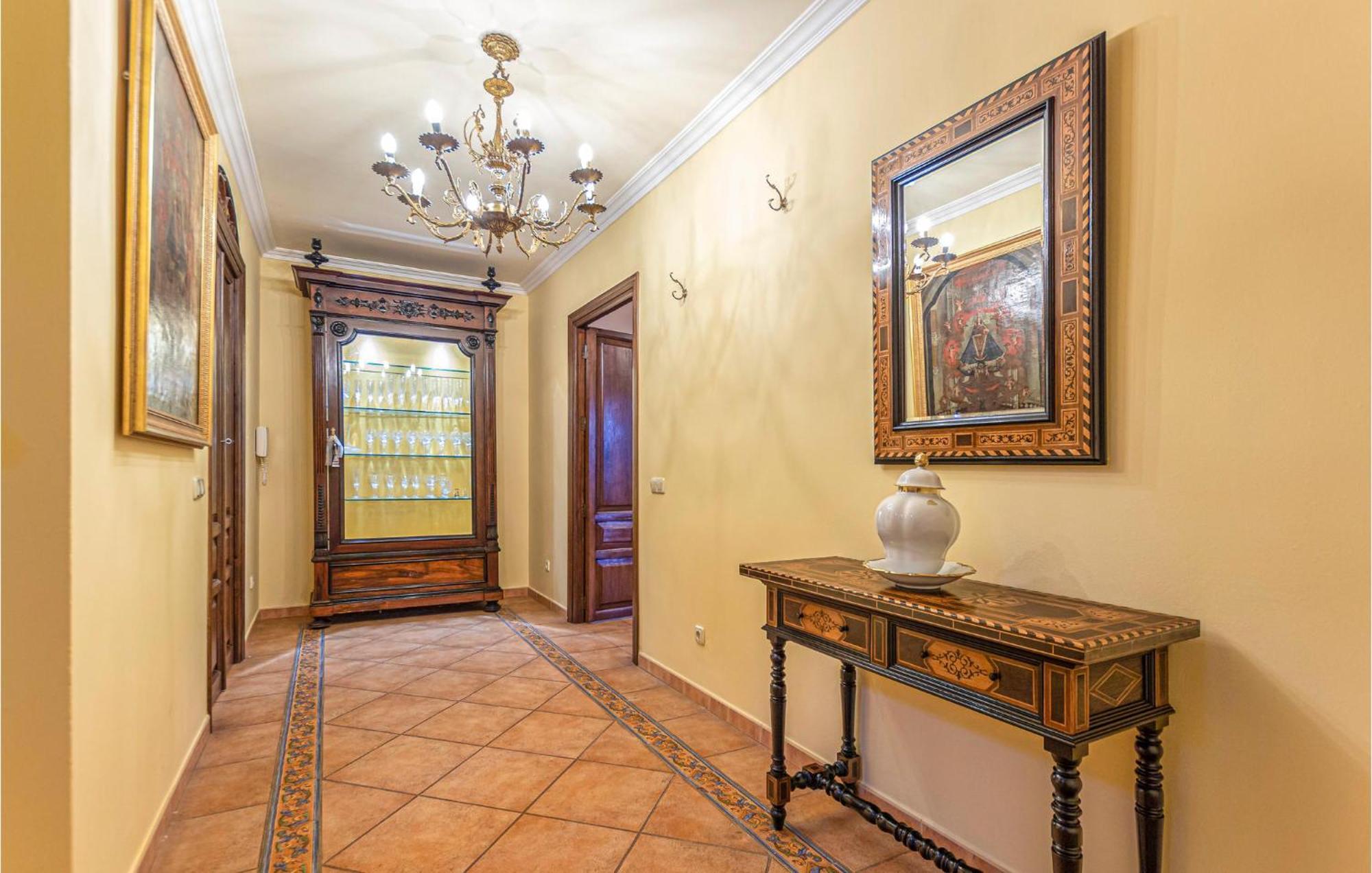 Vakantiehuis Beautiful In With Wifi, Outdoor Swimming Pool And Swimming Pool Marbella