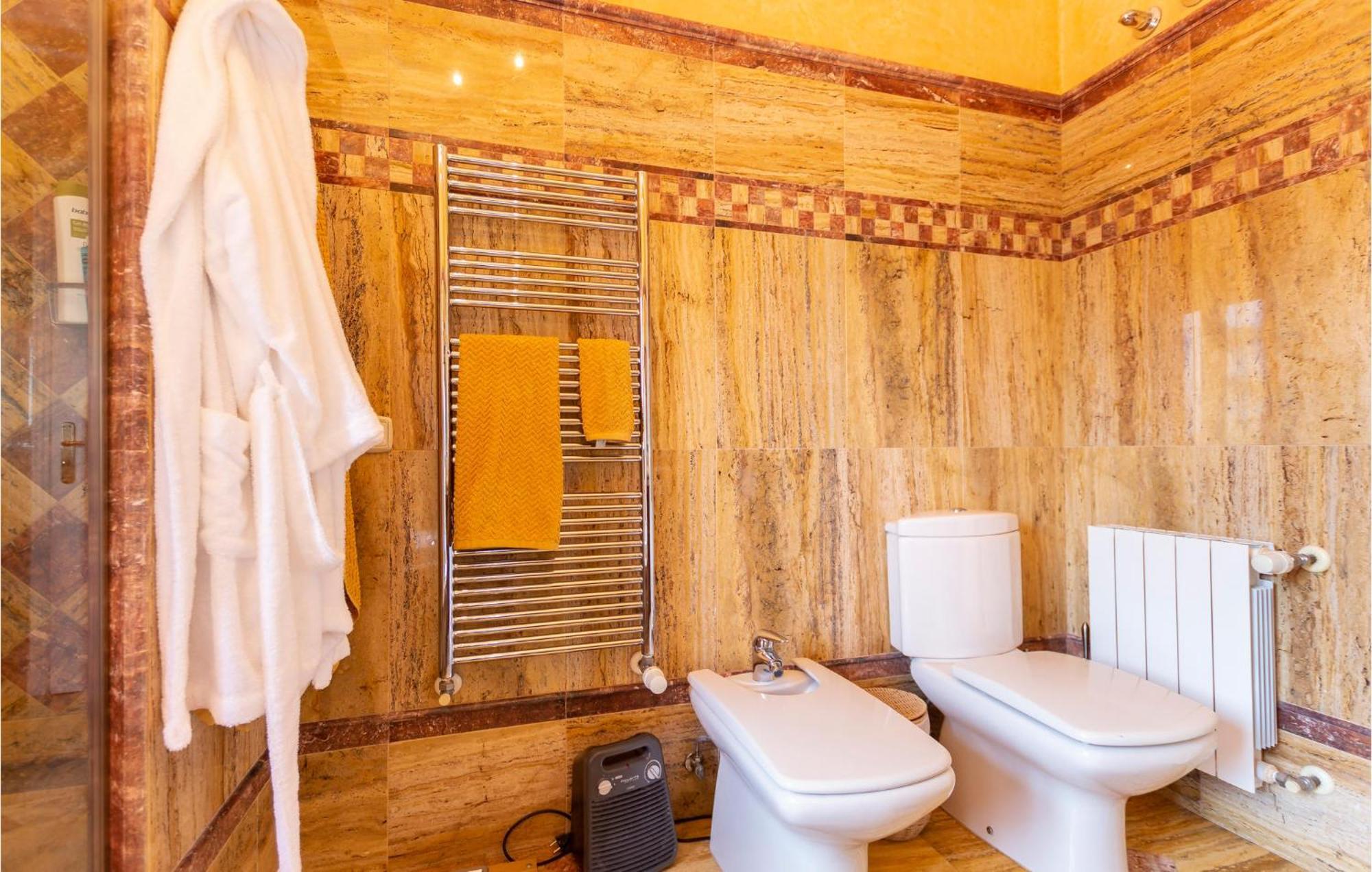 Beautiful In With Wifi, Outdoor Swimming Pool And Swimming Pool Vakantiehuis Marbella