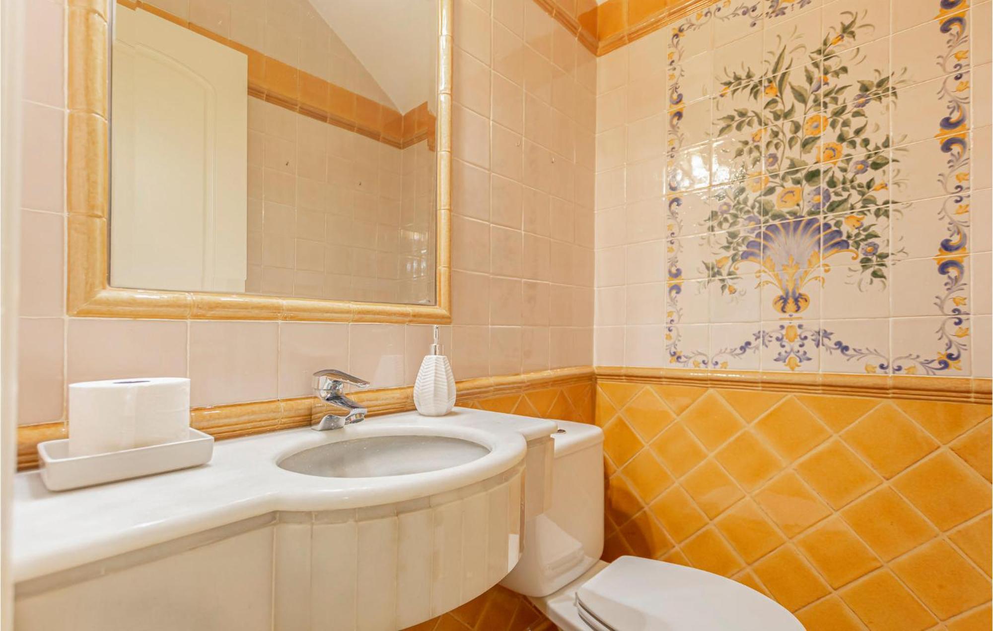 Beautiful In With Wifi, Outdoor Swimming Pool And Swimming Pool Vakantiehuis *