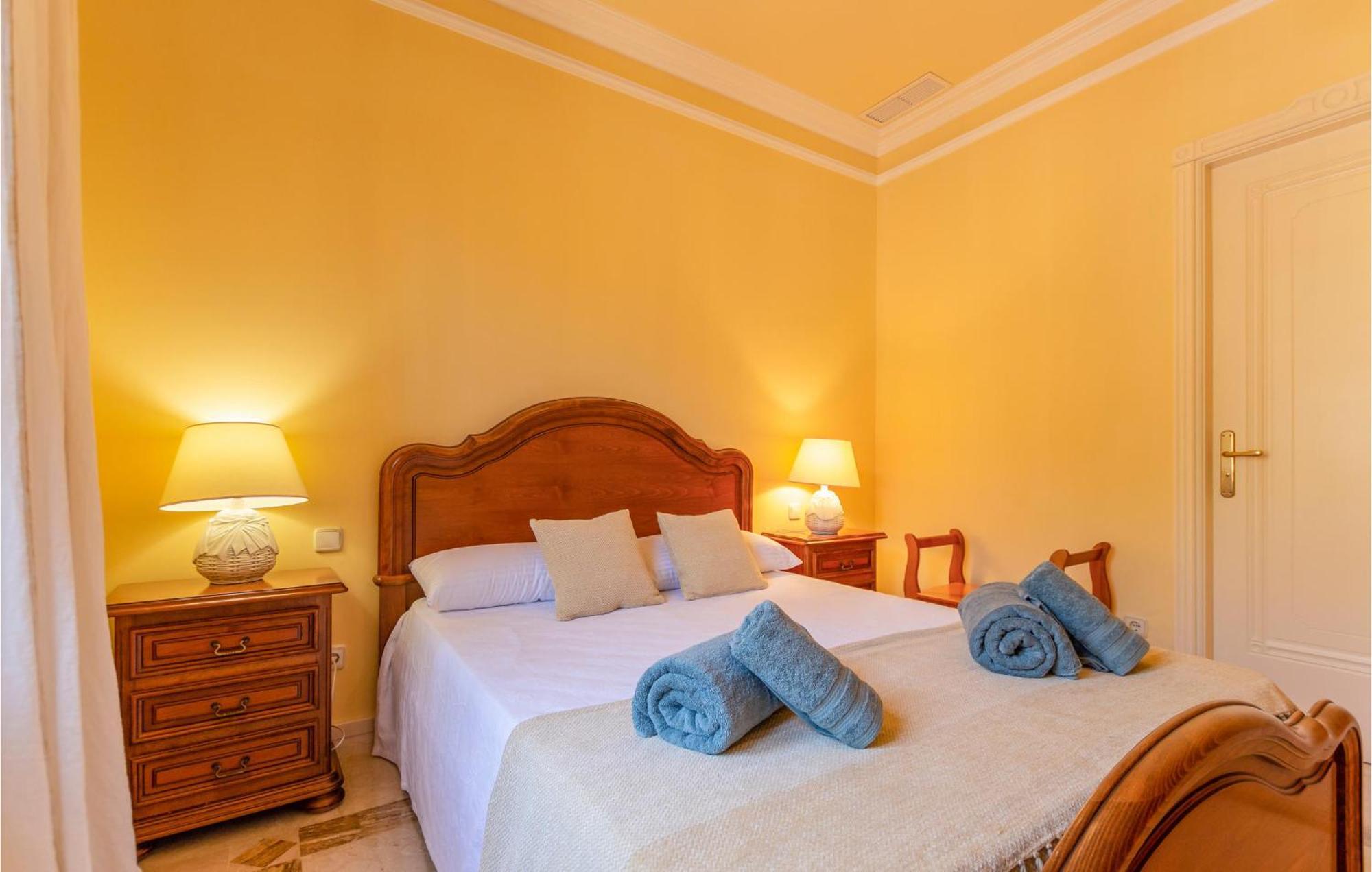Vakantiehuis Beautiful In With Wifi, Outdoor Swimming Pool And Swimming Pool *