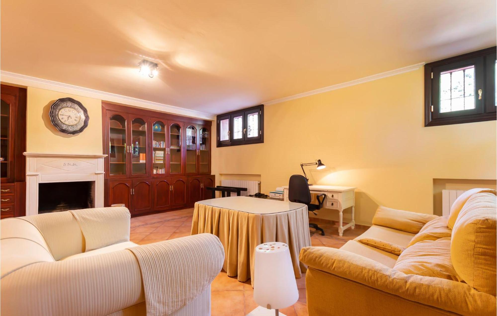 Beautiful In With Wifi, Outdoor Swimming Pool And Swimming Pool Vakantiehuis