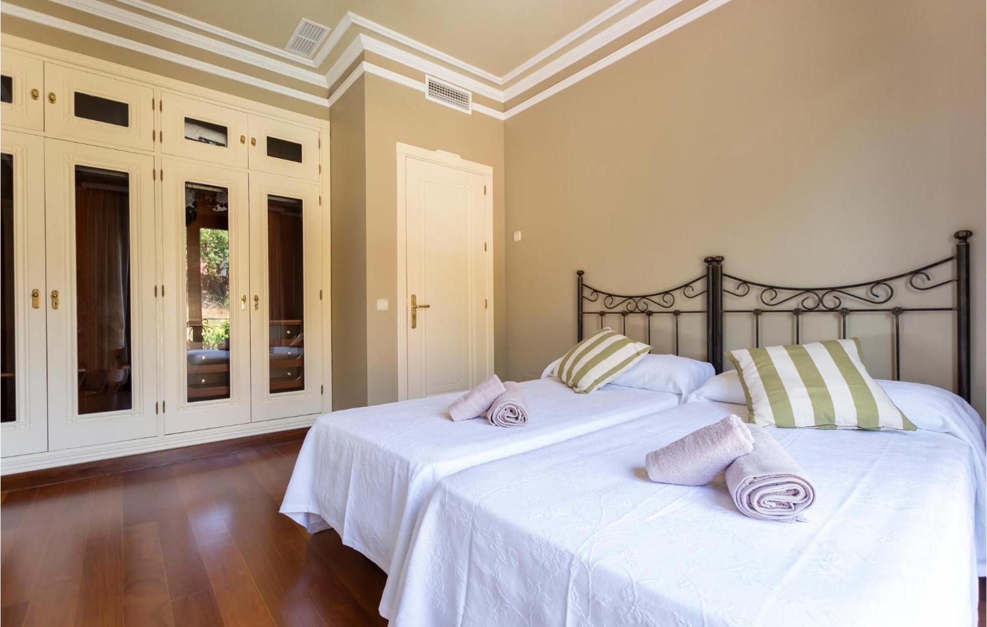 Beautiful In With Wifi, Outdoor Swimming Pool And Swimming Pool * Marbella