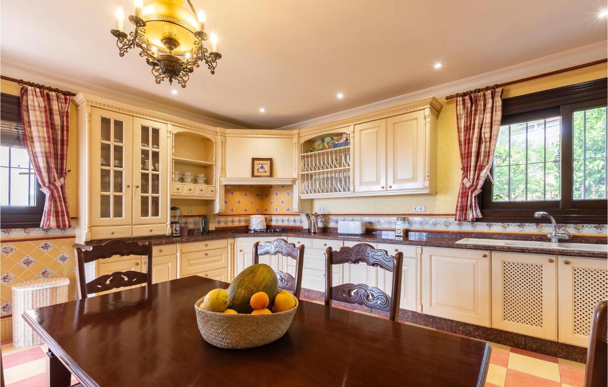 Beautiful In With Wifi, Outdoor Swimming Pool And Swimming Pool Vakantiehuis